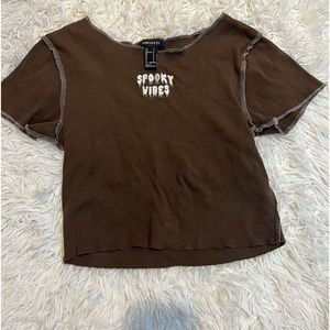 “Spooky vibes” brown cropped shirt.